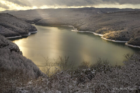lac-vouglans-neige-hiver-guillaume-francois-photographe-nature-animalier-sauvage © Guillaume François